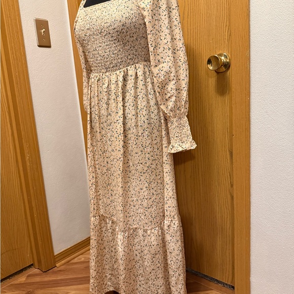 Cottage-Core Macy's Floral Long Sleeve Dress - Picture 2 of 5